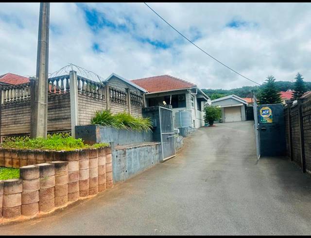 2 BEDROOM HOUSE FOR SALE IN MONTCLAIR